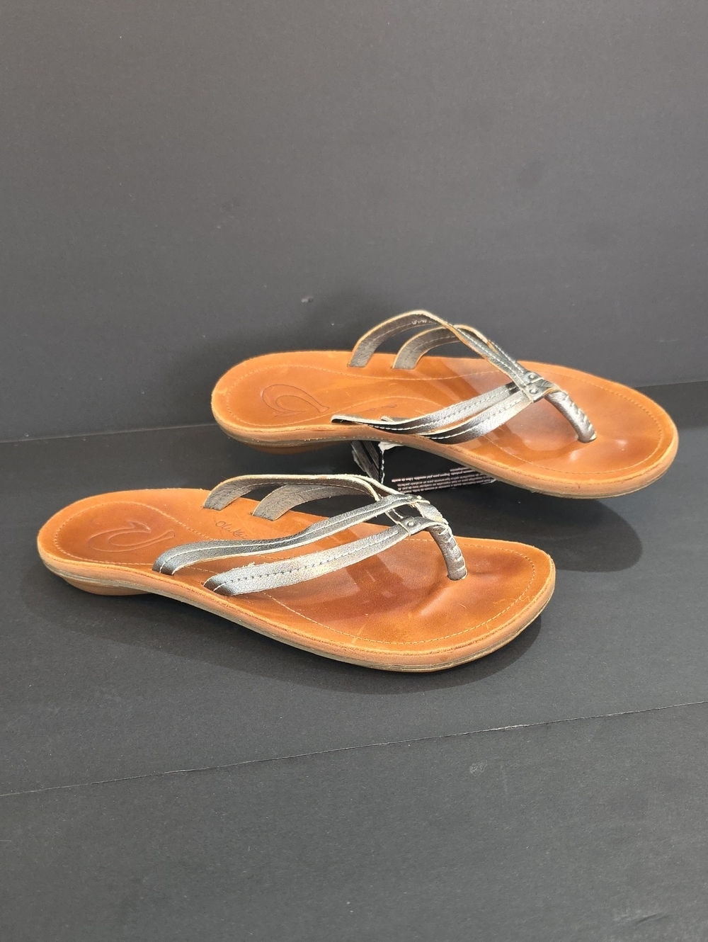 OluKai Metallic Silver Triple-strap Toe-Post Sandals Size 6